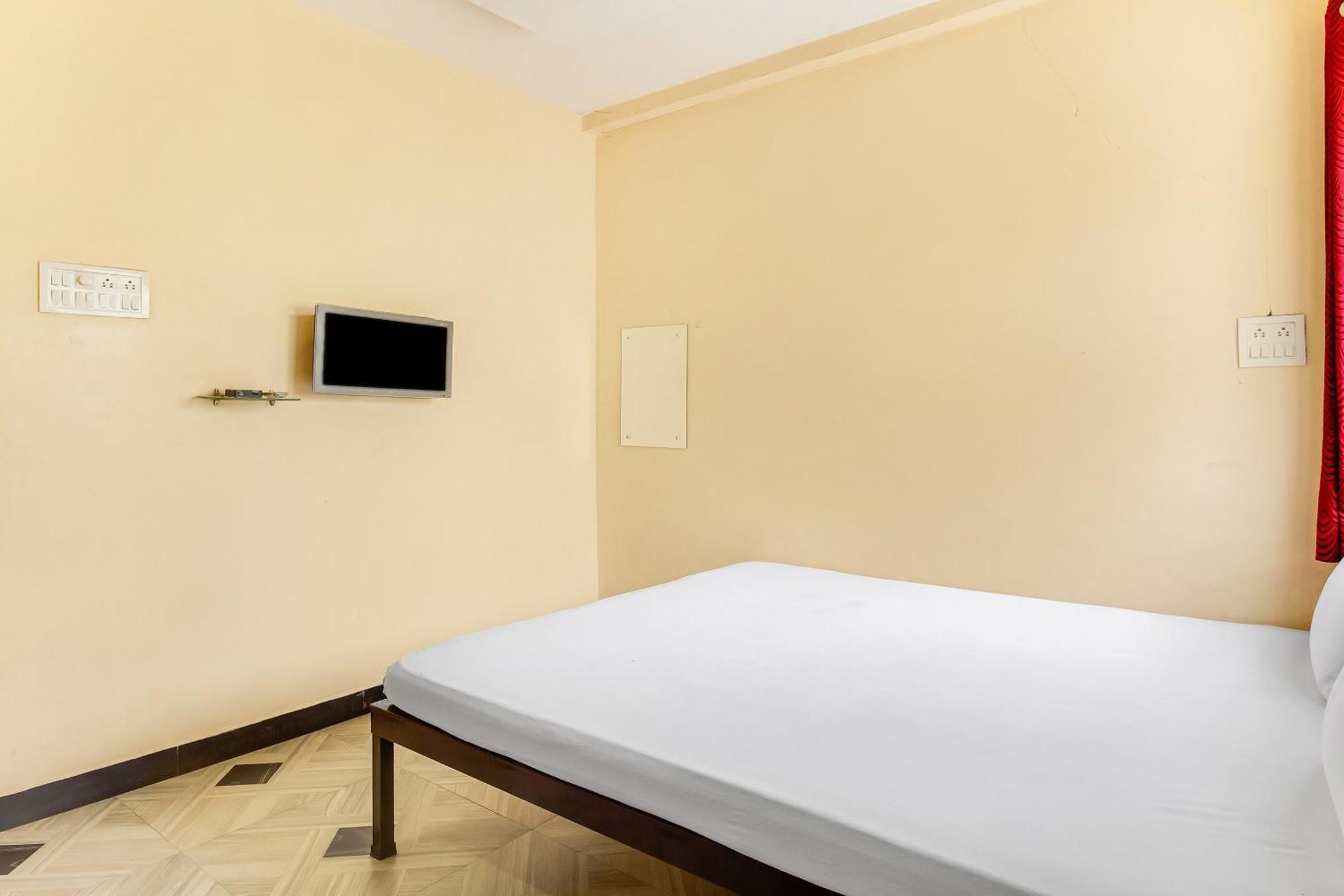 ホテル Spot On Harihar Lodging And Yatri Niwas コールハープル エクステリア 写真