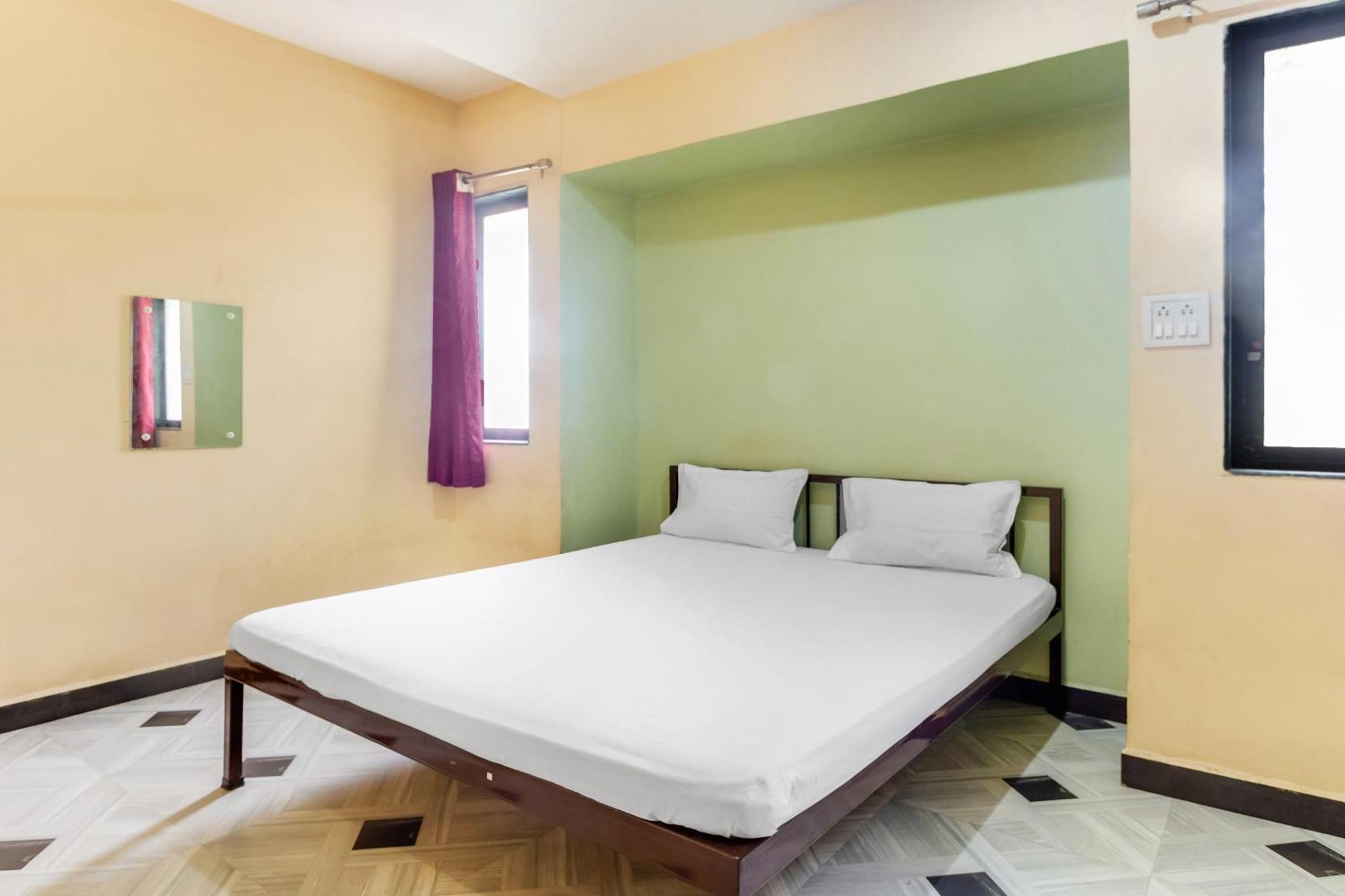 ホテル Spot On Harihar Lodging And Yatri Niwas コールハープル エクステリア 写真