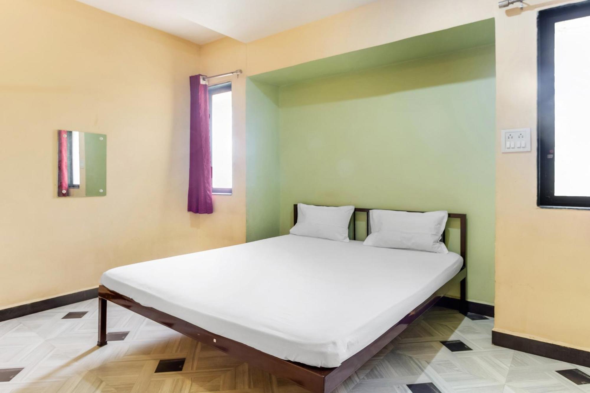 ホテル Spot On Harihar Lodging And Yatri Niwas コールハープル エクステリア 写真