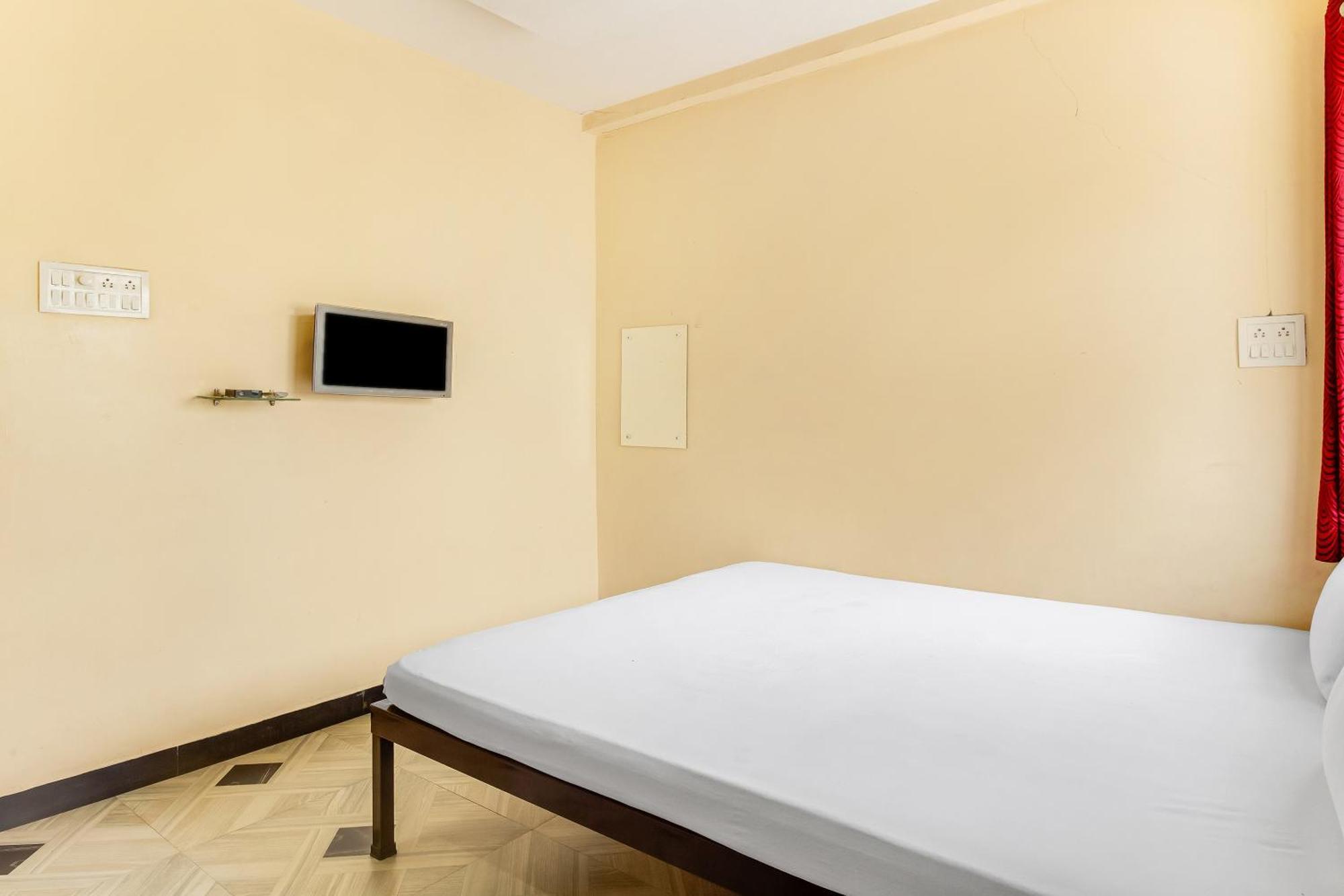 ホテル Spot On Harihar Lodging And Yatri Niwas コールハープル エクステリア 写真