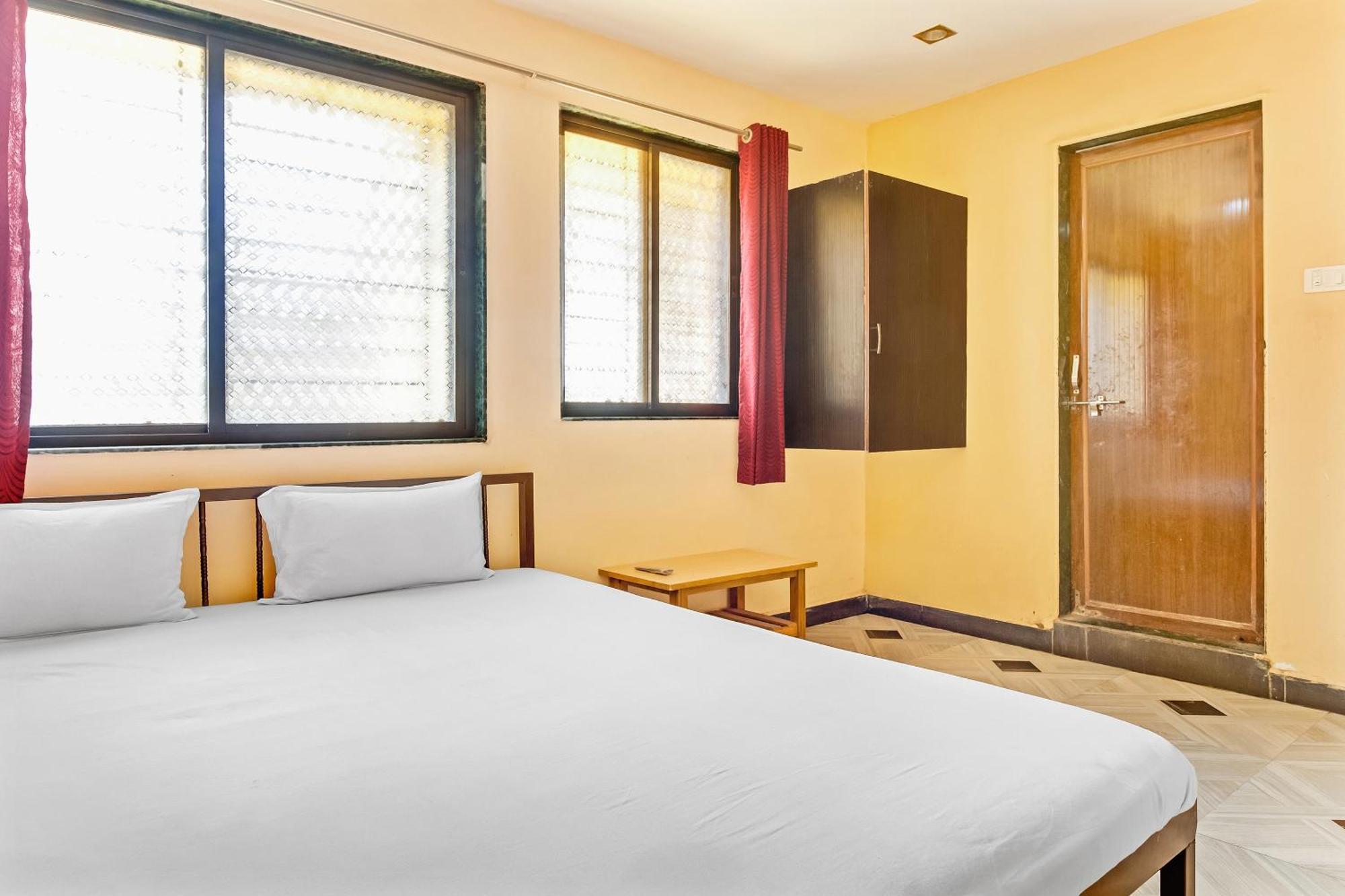 ホテル Spot On Harihar Lodging And Yatri Niwas コールハープル エクステリア 写真