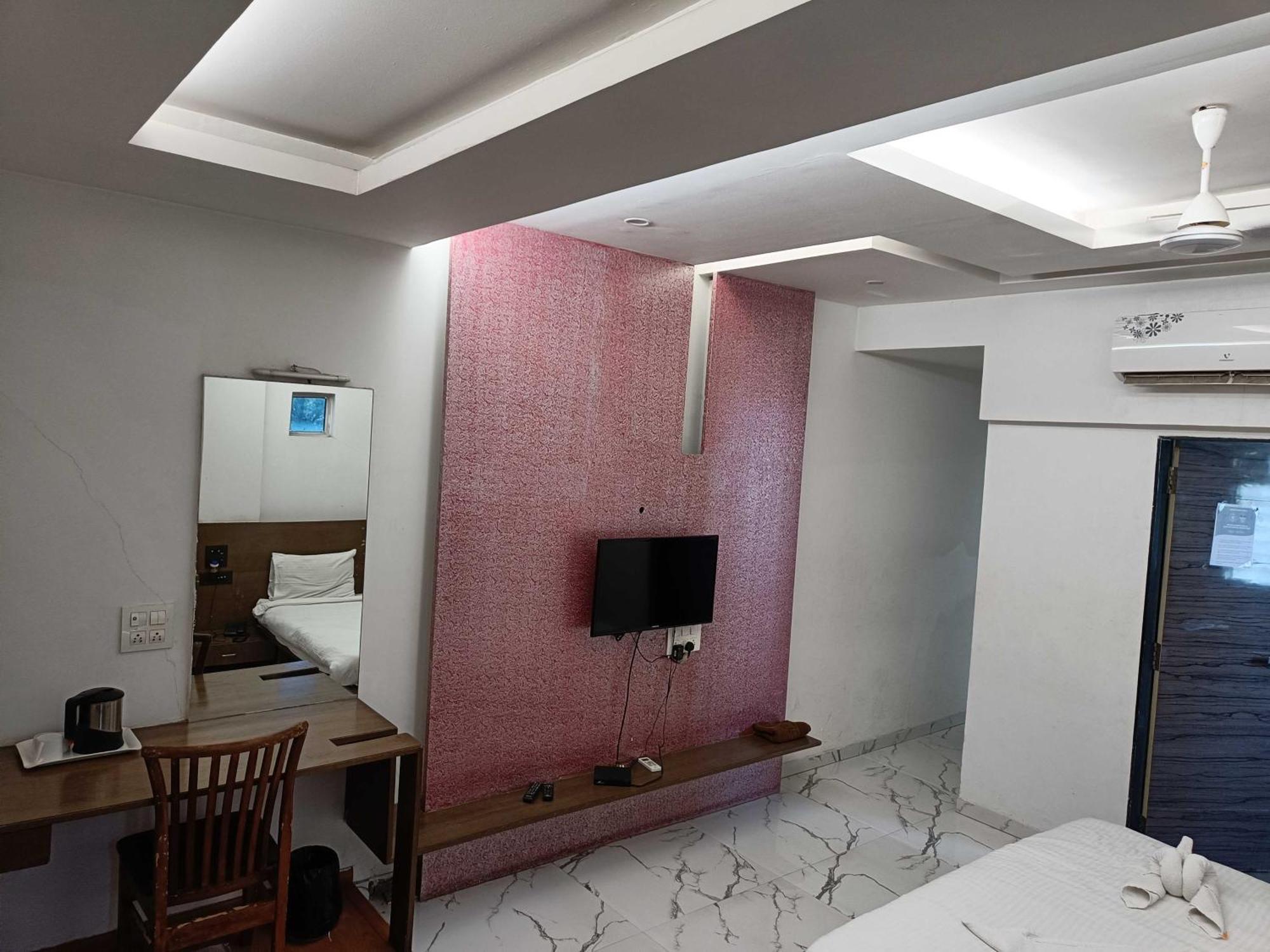 ホテル Spot On Harihar Lodging And Yatri Niwas コールハープル エクステリア 写真