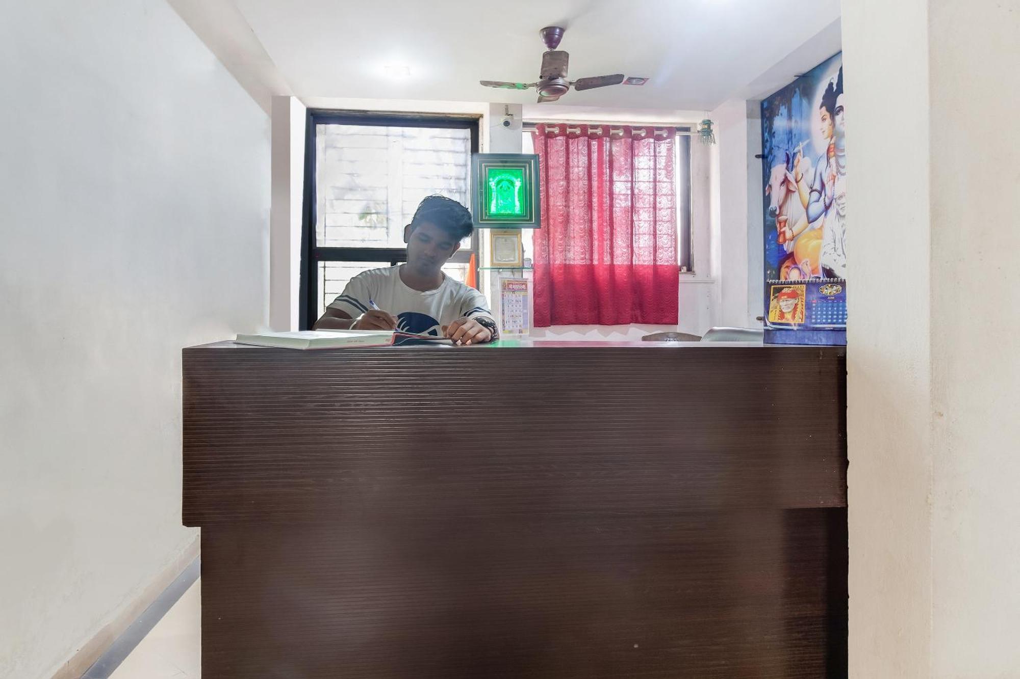 ホテル Spot On Harihar Lodging And Yatri Niwas コールハープル エクステリア 写真