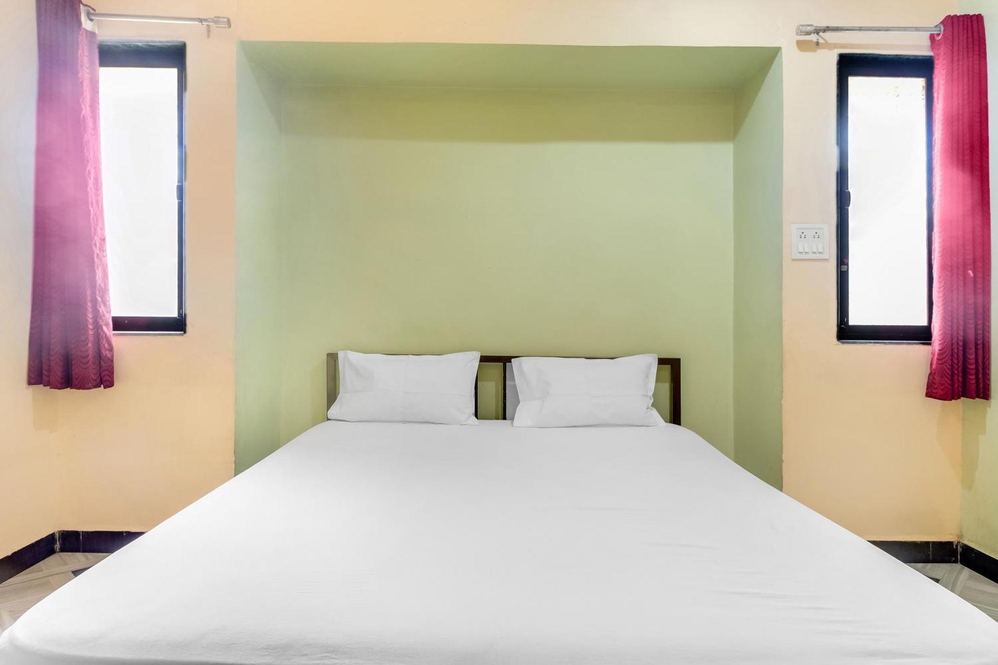 ホテル Spot On Harihar Lodging And Yatri Niwas コールハープル エクステリア 写真