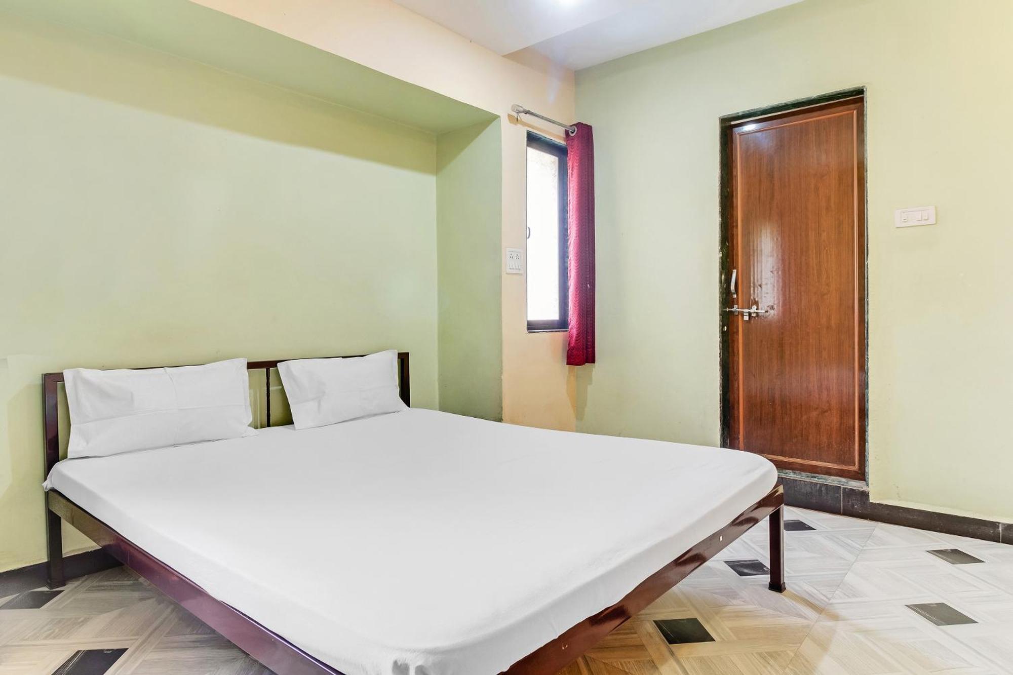 ホテル Spot On Harihar Lodging And Yatri Niwas コールハープル エクステリア 写真