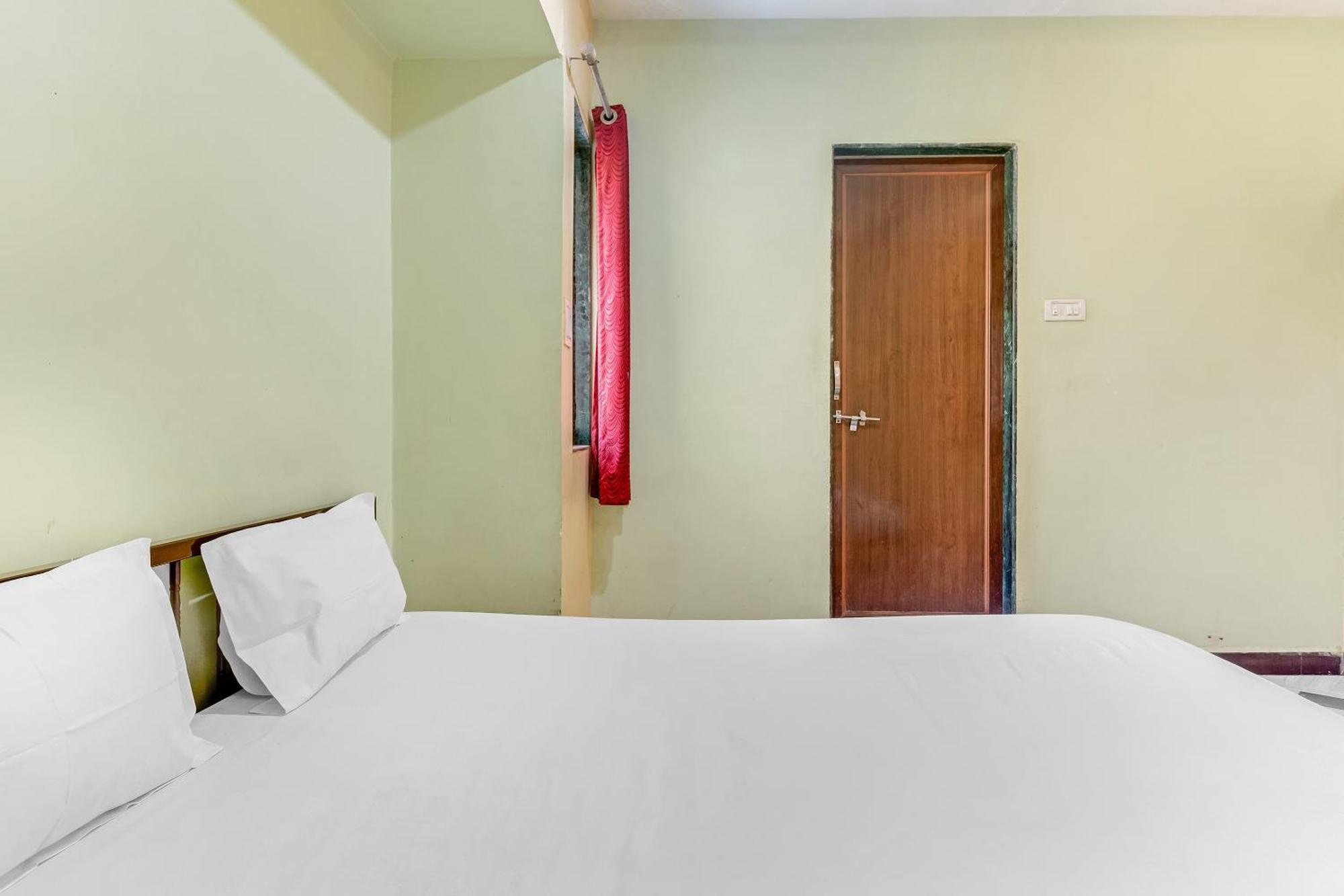ホテル Spot On Harihar Lodging And Yatri Niwas コールハープル エクステリア 写真