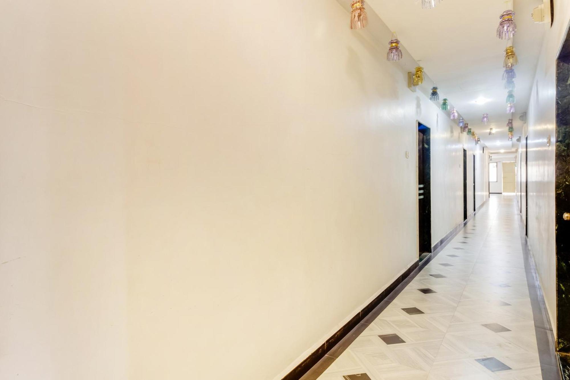 ホテル Spot On Harihar Lodging And Yatri Niwas コールハープル エクステリア 写真